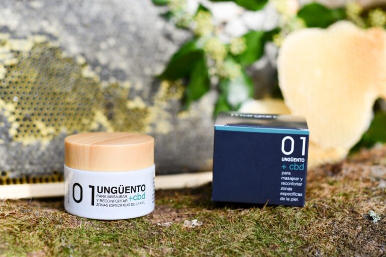Compra Margarilab 50ml Ungüento con CBD, formulado para aliviar, hidratar y cuidar la piel. Ideal para uso tópico con propiedades calmantes y regeneradoras.