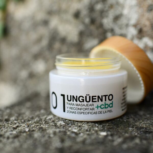 Compra Margarilab 50ml Ungüento con CBD, formulado para aliviar, hidratar y cuidar la piel. Ideal para uso tópico con propiedades calmantes y regeneradoras.