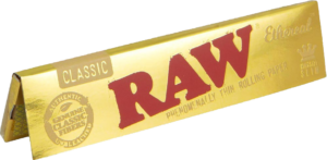 Descubre los papeles RAW Ethereal King Size Slim, diseñados para los fumadores más exigentes. Su delgadez excepcional ofrece una experiencia de fumado casi imperceptible.