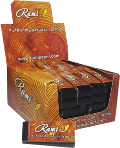 Adquiere la caja de tips Rami troquelados sin blanquear, que incluye 50 libritos de 50 filtros cada uno, ideales para ofrecer una experiencia de fumado natural y de alta calidad en clubes sociales de cannabis.