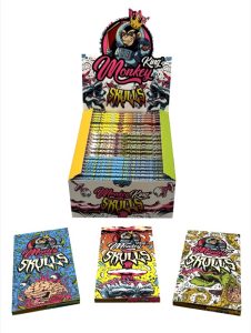 Display de 24 libritos Monkey King Monkey Pack Magnético King Size Slim Skulls + Tips, papel arroz unbleached